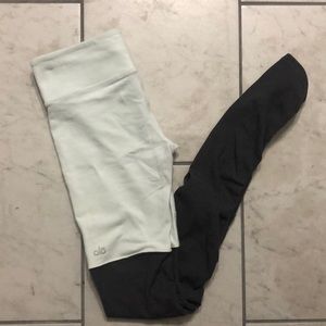 ALO Yoga Light Minty Teal Color Goddess Leggings